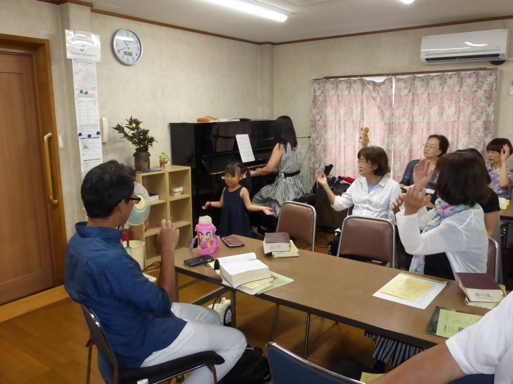 「陽はてるよ雲の上」