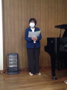 演奏曲の紹介をしてくださるN姉