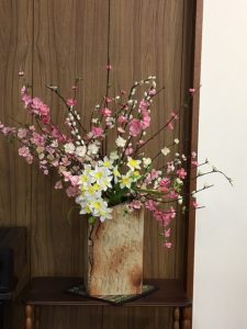 講壇横の花（新春仕様）